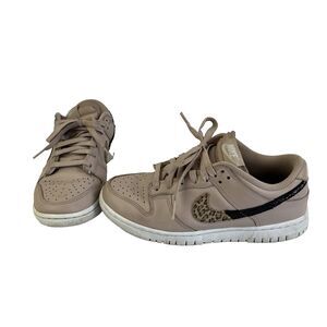 Nike Women's Dunk Low SE Fossil Stone Multi-Color Primal DD7099-200 Size 6.5